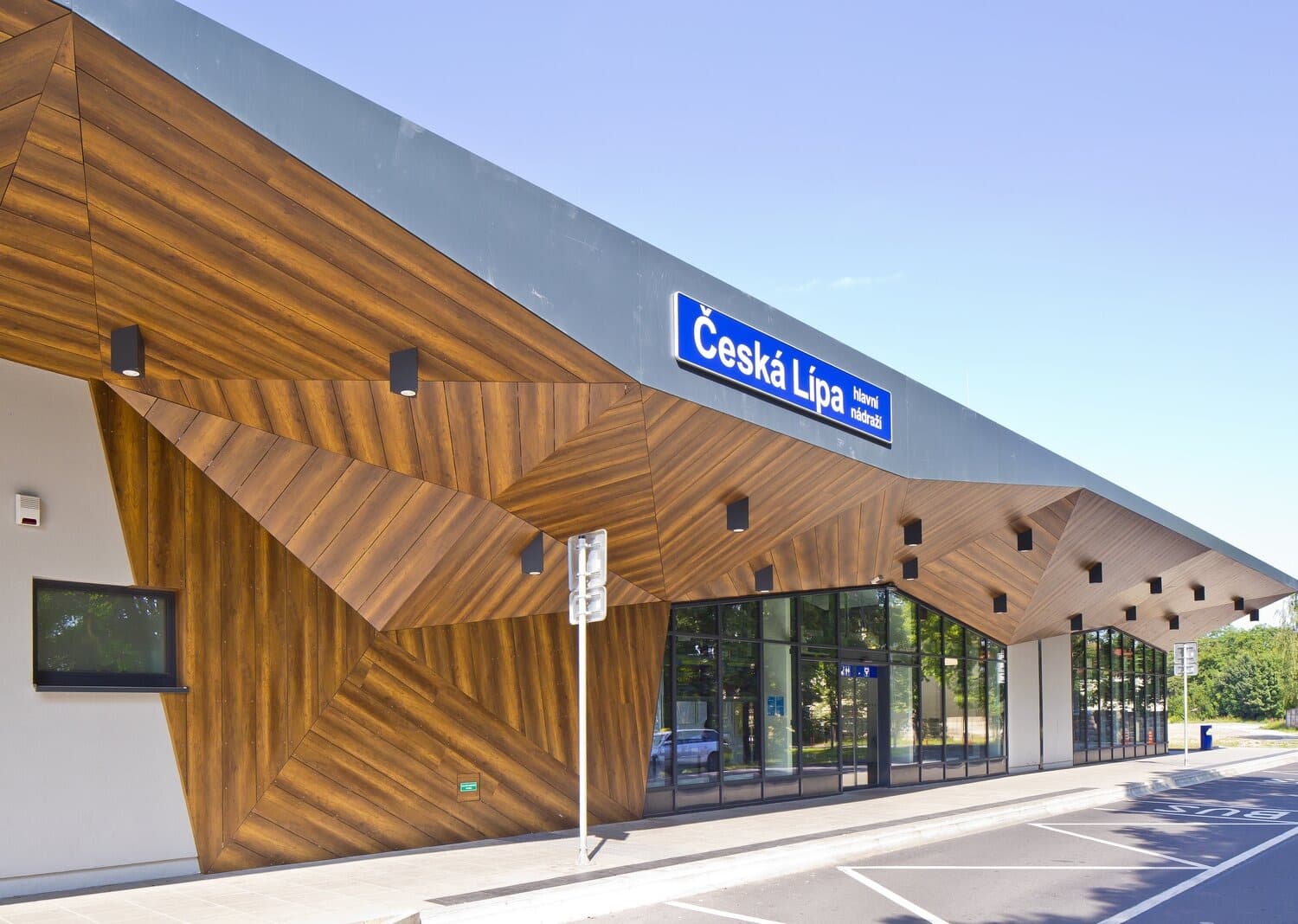 m.look Exterior panels image 3