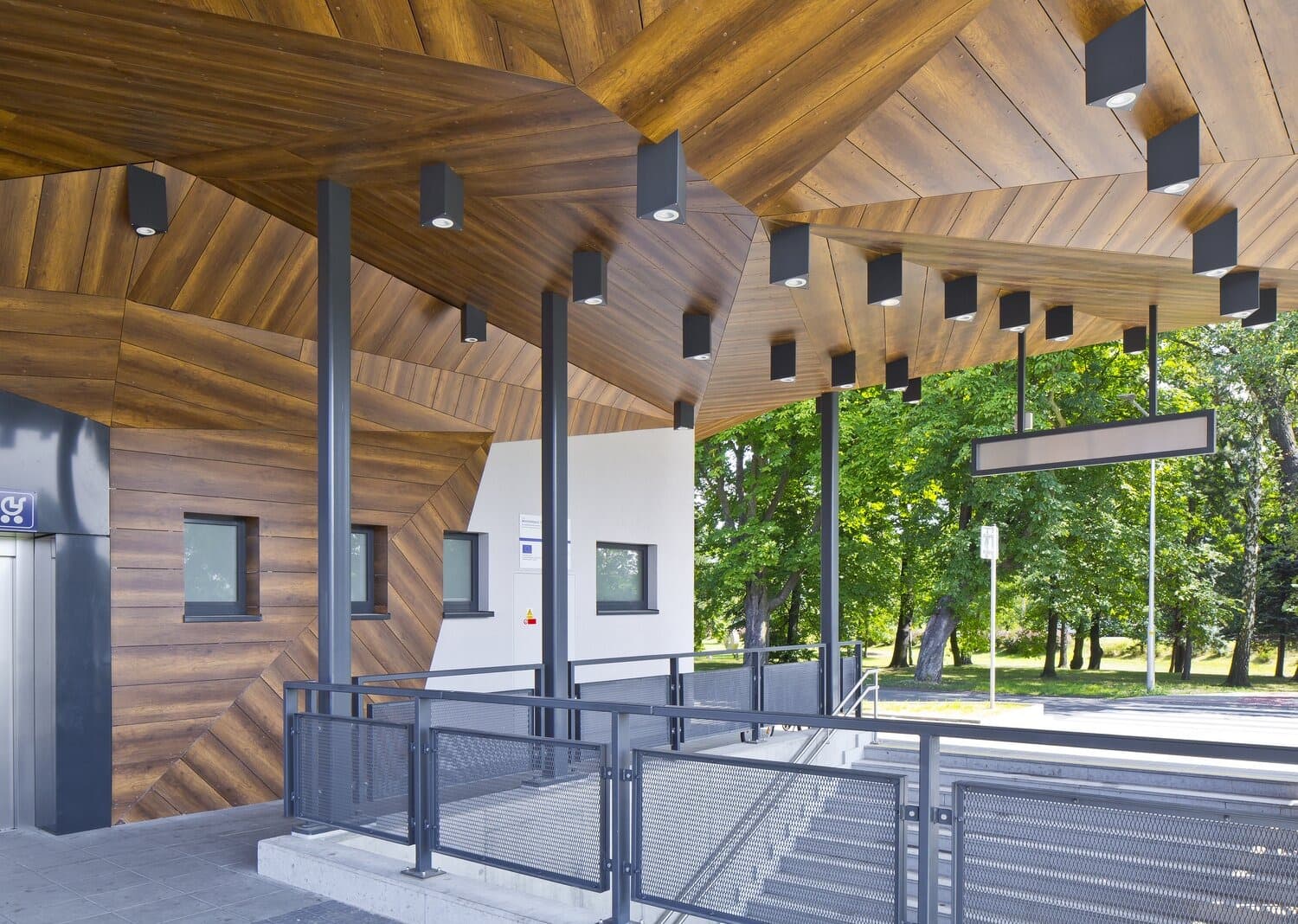 m.look Exterior panels image 2